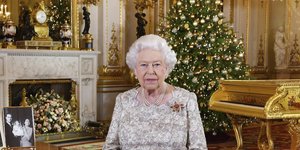 Η βασίλισσα Ελισάβετ στο χριστουγεννιάτικο μήνυμά της στο παλάτι