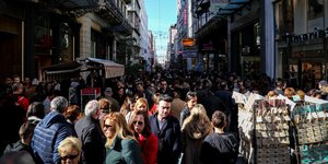 Κόσμος στην Ερμού