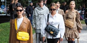 Γυναίκες με τσάντες