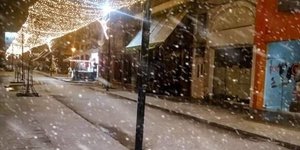 Χιονισμένη γειτονιά στη Φλώρινα