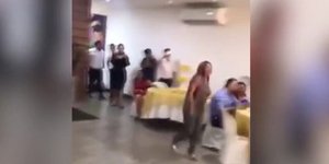 Μια γυναίκα πήγε να χαλάσει τον γάμο του πρώην της 