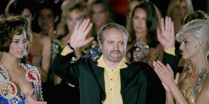 Ο Gianni Versace με Λίντα Εβαντζελίστα και Κρίστι Τέρλινγκτον