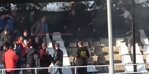 Επεισόδια μεταξύ οπαδών σε γήπεδο