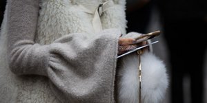 Γυναίκα με κινητό