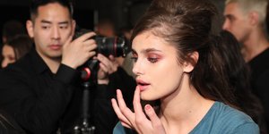 Γυναίκα με μακιγιάζ