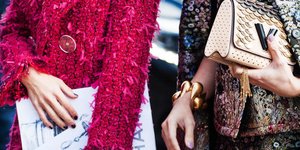 Γυναίκες με τσάντες στην Εβδομάδα Μόδας 