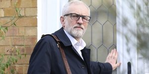 Τζέρεμι Κόρμπιν σε πόρτα