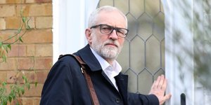 Ο Τζέρεμι Κόρμπιν μπαίνει στην οικία του