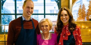 Η Κέιτ Μίντλετον με τον Γουίλιαμ ποζάρουν