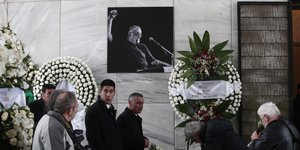 Κηδεία Θάνου Μικρούτσικου 