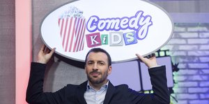 «Comedy Kids»: το νέο τηλεπαιχνίδι για γονείς και παιδιά με τον Γιώργο Χατζηπαύλου, σε παραγωγή COSMOTE TV