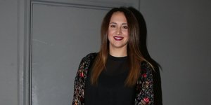 Η Κλέλια Πανταζή με μαύρο φόρεμα