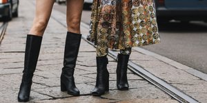 γυναίκες με ψηλές μπότες στην εβδομάδα μόδας