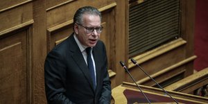 Ο Γιώργος Κουμουτσάκος σε ομιλία στη Βουλή