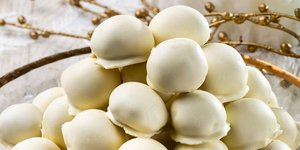 Κουραμπιέδες με λευκή σοκολάτα