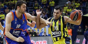Ο Κώστας Σλούκας στο ματς με την Βαλένθια
