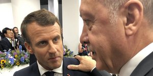 Ο Εμανουέλ Μακρόν με τον Ταγίπ Ερντογάν