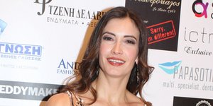 Η Μάρα Δαρμουσκλή με φόρεμα Βασίλειου Κωστέτσου