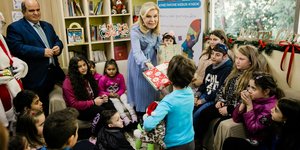 Δώρα αγάπης σε όλα τα παιδιά μοίρασε η Μαριάννα Β. Βαρδινογιάννη