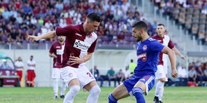 Ο Μασούρας ντριπλάρει αντίπαλο της ΑΕΛ