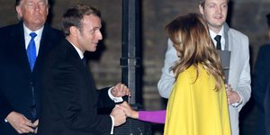 Η χειραψία του Εμανουέλ Μακρόν στην Μελάνια Τραμπ