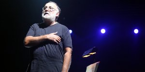 Ο Θάνος Μικρούτσικος