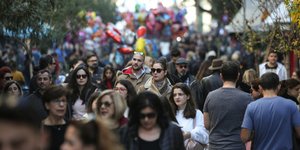 Αυξήσεις μισθούς και συντάξεις / Φωτογραφία από καταναλωτές Ερμού