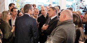 Μητσοτάκης σε δημοσιογράφους:«Πενήντα–πενήντα αν θα είναι άνδρας ή γυναίκα ο νέος Πρόεδρος Δημοκρατίας»