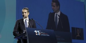 Ο Κυριάκος Μητσοτάκης μιλάει στο συνέδριο της ΝΔ