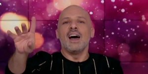 O Νίκος Μουτσινάς προκάλεσε την... Ελεν Ντε Τζένερις -Να χορέψει το «Αμάρτησε μαζί μου κι έλα» [βίντεο]