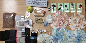 Οσα κατέσχεσαν οι αστυνομικοί στο Βόλο 