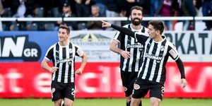 Οι παίκτες του ΟΦΗ πανηγυρίζουν γκολ επί της Καβάλας