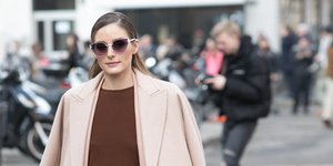 H Oλίβια Παλέρμο με μπεζ παλτό στην Εβδομάδα Μόδας 