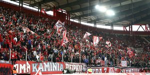 Οπαδοί του Ολυμπιακού στο Καραϊσκάκη
