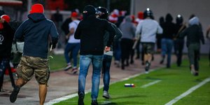 Στιγμιότυπο από τα επεισόδια στου Ρέντη, στο ματς Ολυμπιακός-Μπάγερν για τους Νέους