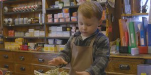 Παιδί σε κατάστημα