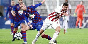 Παίκτες του Ολυμπιακού και του Βόλου, διεκδικούν την μπάλα