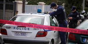 Περιπολικό και αστυνομικός