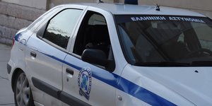 περιπολικό δεξιά πλάι