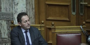 Ο Στέλιος Πέτσας στη Βουλή