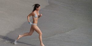 Η Πίπα Μίντλετον με μαγιό σε παραλία της Καραϊβικής