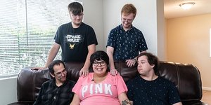 Η Τόρι με τους 4 συντρόφους της 