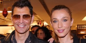 Η Κάτια Ζυγούλη με αλογοουρά και ο Σάκης Ρουβάς με γυαλιά