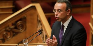 Κόντρα Σταϊκούρα-Τσακαλώτου με φόντο τον Προϋπολογισμό του 2020