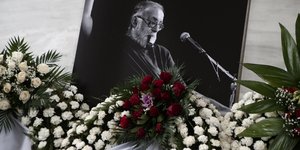 Κηδεία Θάνου Μικρούτσικου