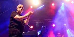 Ο Θάνος Μικρούτσικος