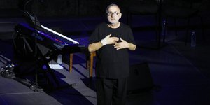 Θάνος Μικρούτσικος