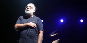 Θάνος Μικρούτσικος