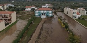 τρια σπίτια πλημμυρισμενα