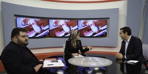 Ο Αλέξης Τσίπρας στην τηλεόραση ΔΕΛΤΑ της Αλεξ/πολης με τους Χριστίνα Κουματζίδου, Α. Τελόπουλο